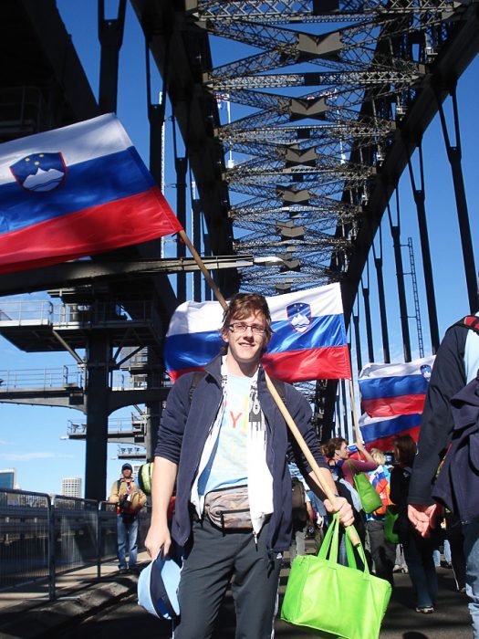 slovenska zastava na Harbour Bridge v Sydneyu