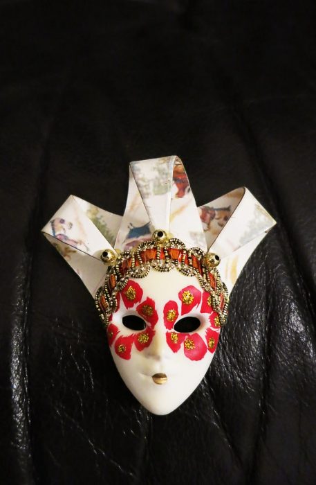 rdeče-bela beneška maska