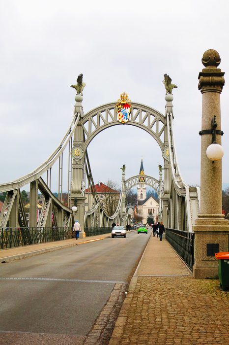 most med Avstrijo in Nemčijo