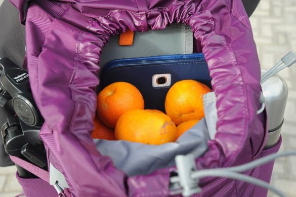 pomaranče v pohodniškem nahrbtniku