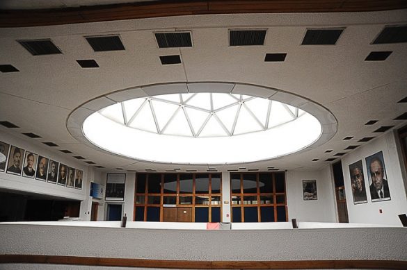 svetla kupola - svetlobnik na stropu knjižnice v Prištini