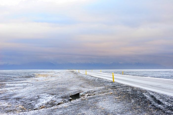 zasnežena cesta na Islandiji