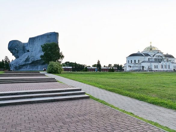partizanski kip in pravoslavna cerkev, trdnjava herojev, brest