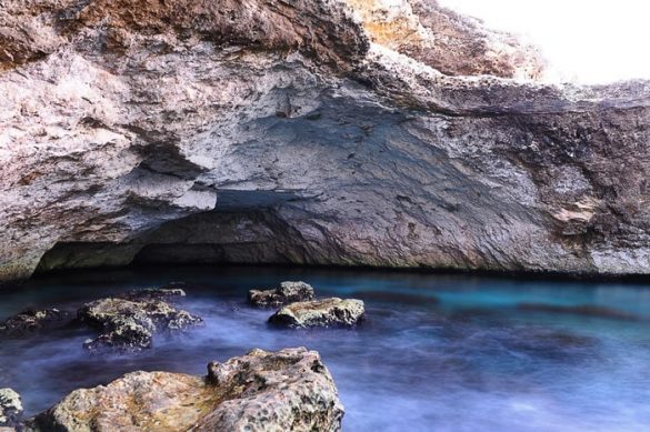 naravna jama na morju, grotta della poesia
