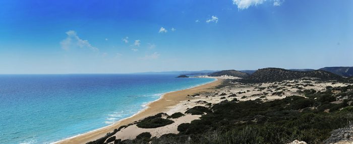 turkizno moro morje Golden Beach, Severni Ciper