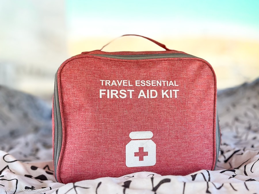 popotniška lekarna, potovalna lekarna.