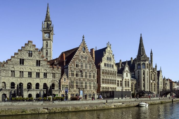 srednjeveške stavbe ob reki, mesto Gent, Belgija