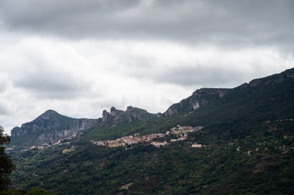 Majhna gorska vasica na Sardiniij