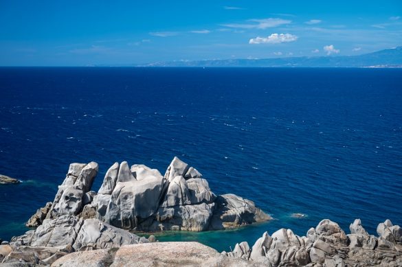 Capo Testa, ena izmed top znamenitosti Sardinije. Rt na severu Sardinije