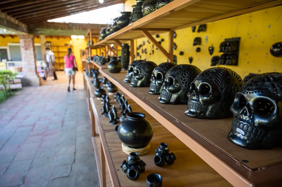 črne keramične lobanje Oaxaca, Mehika
