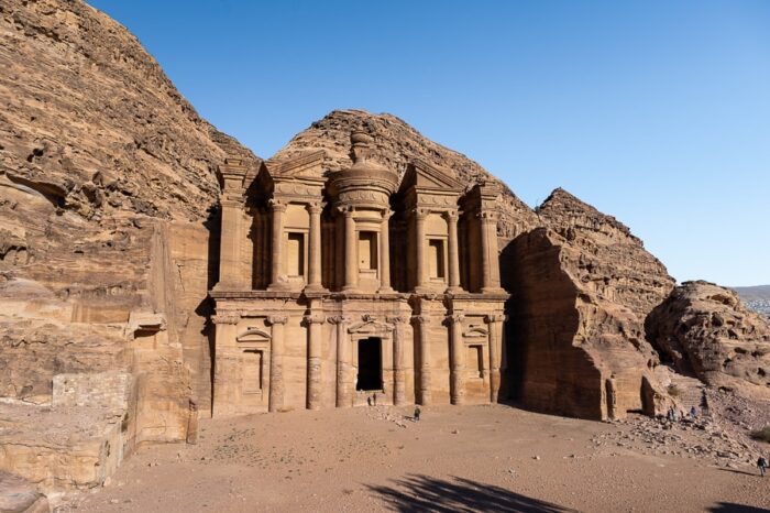 Monstery, Petra. V skalo vklesan tempelj. Jordanija