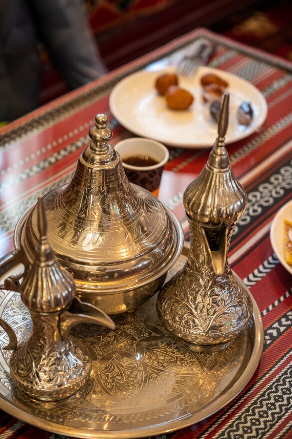 tipična arabska posoda za kavo