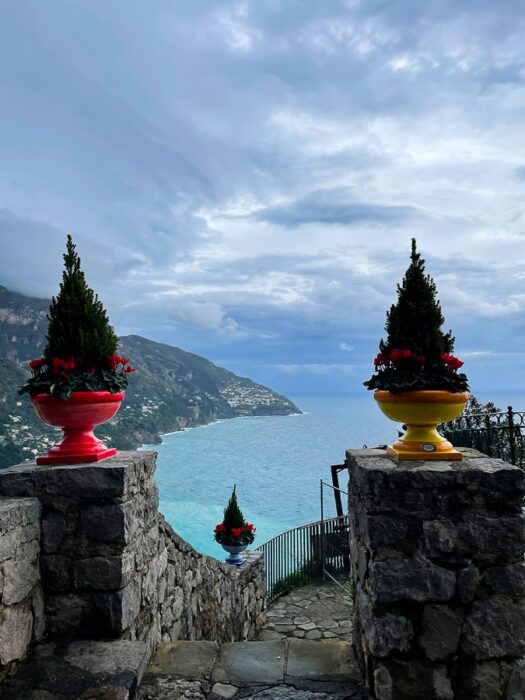 Pogled proti Amalfijski obali, stopnišče