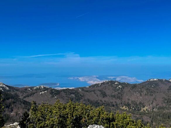 Pogled s hriba Seravski vrh na Jadransko morje