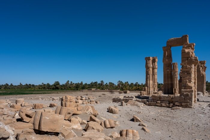 ruševine egipčanskega templja v Sudanu: tempelj Soleb