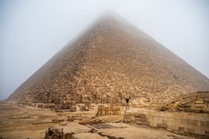egipčanska piramida v megli