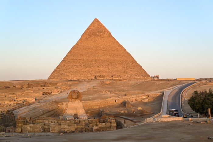 Razgled na Sfingo in piramide iz hotela v Gizi