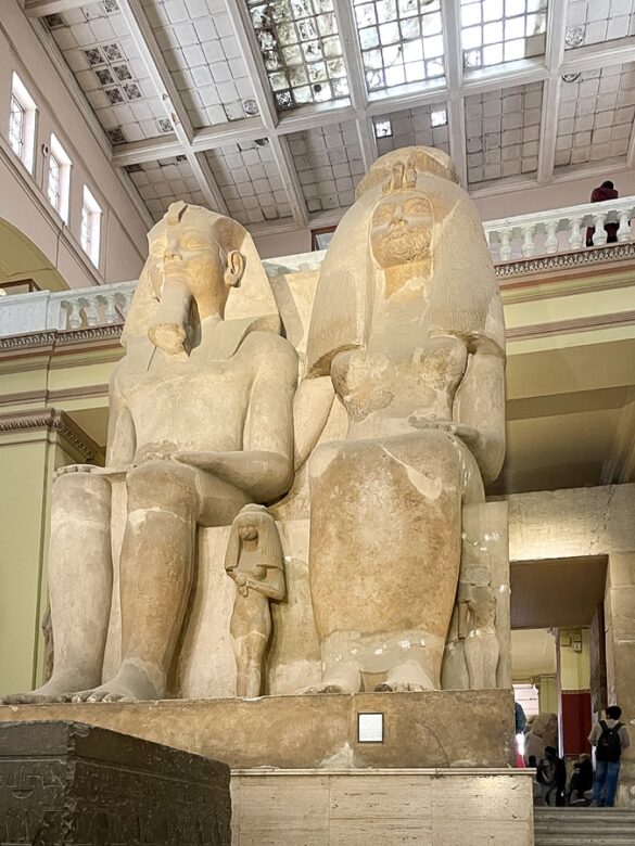 Egipčanski kipi v muzeju v Kairu