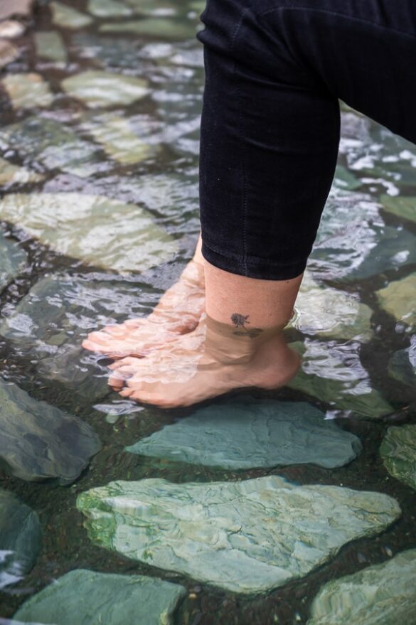 Japonska Kyushu Beppu Lahkih nog naokrog © copyright -18 ženska namaga noge v toplo kopel