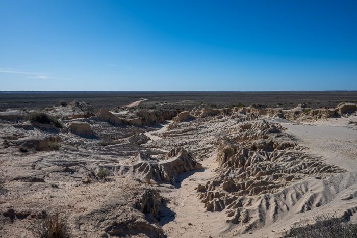 suha pokrajina, vetrna erozija
