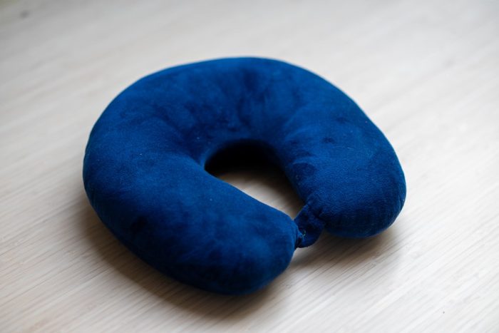 blazina za vrat iz spominske pene