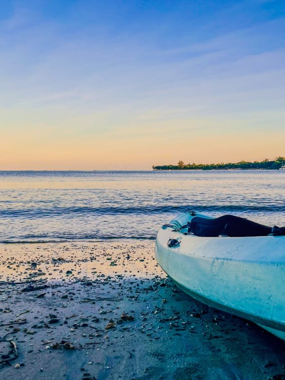 mavricij k Lahkih nog naokrog © copyright – 43_ kajak na plaži