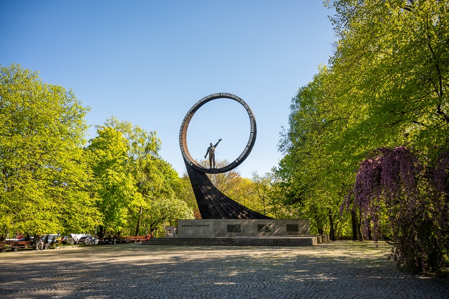 Spomenik sovjetskim astronavtom v Kaliningradu