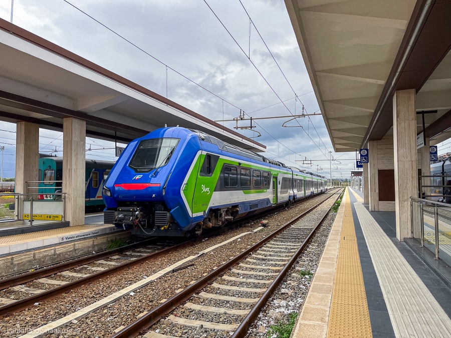 regionalni vlak v Kalabriji, Italija
