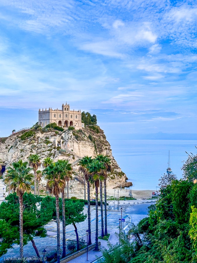 Cerkev na skali, Tropea