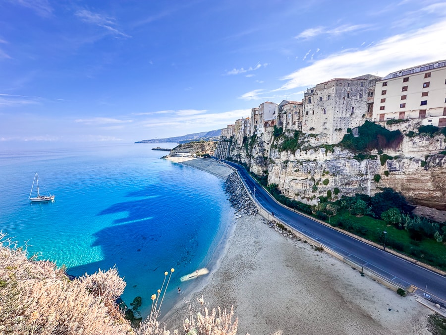 Tropea - italijansko mestece na pečini (Kalabrija)