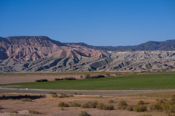 turcija overland copyright © Lahkih nog naokrog ®-5 Barvne kamnine v Tučriji