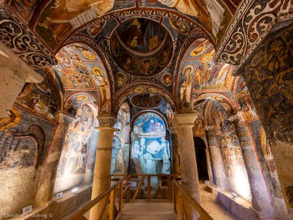 turcija overland copyright © Lahkih nog naokrog ®-75 starokrščanska cerkev v Goreme, Kapadokija