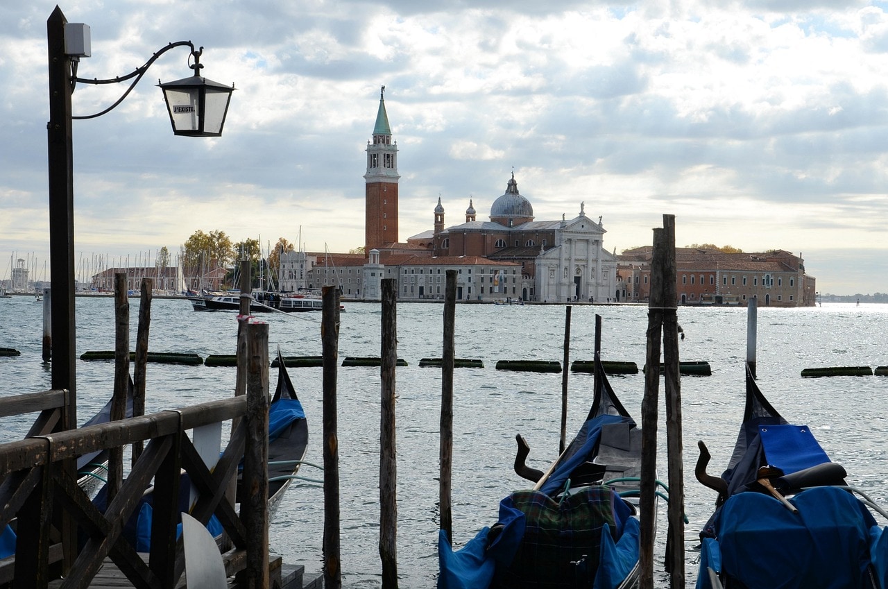 Benetke: campanille in gondola