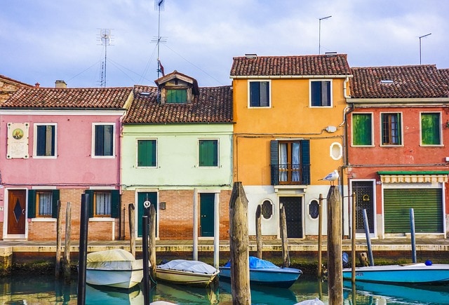 pisane hiške na otoku Burano